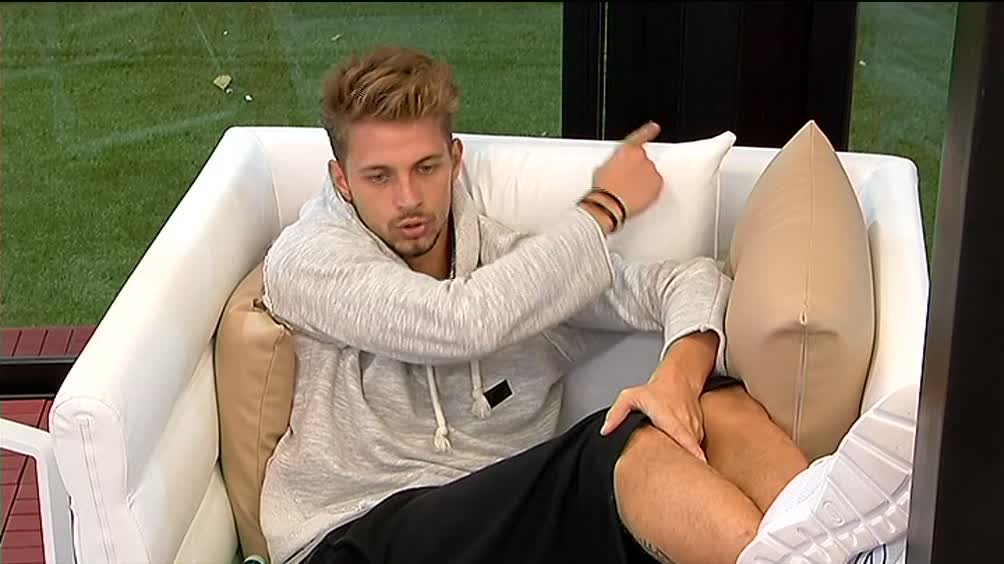 Igor del GF14 sexy cubista in un locale gay