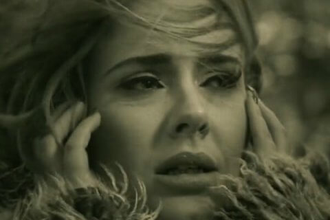 Adele: video di "Hello" e tracklist di "25" - adele hello video 11 - Gay.it