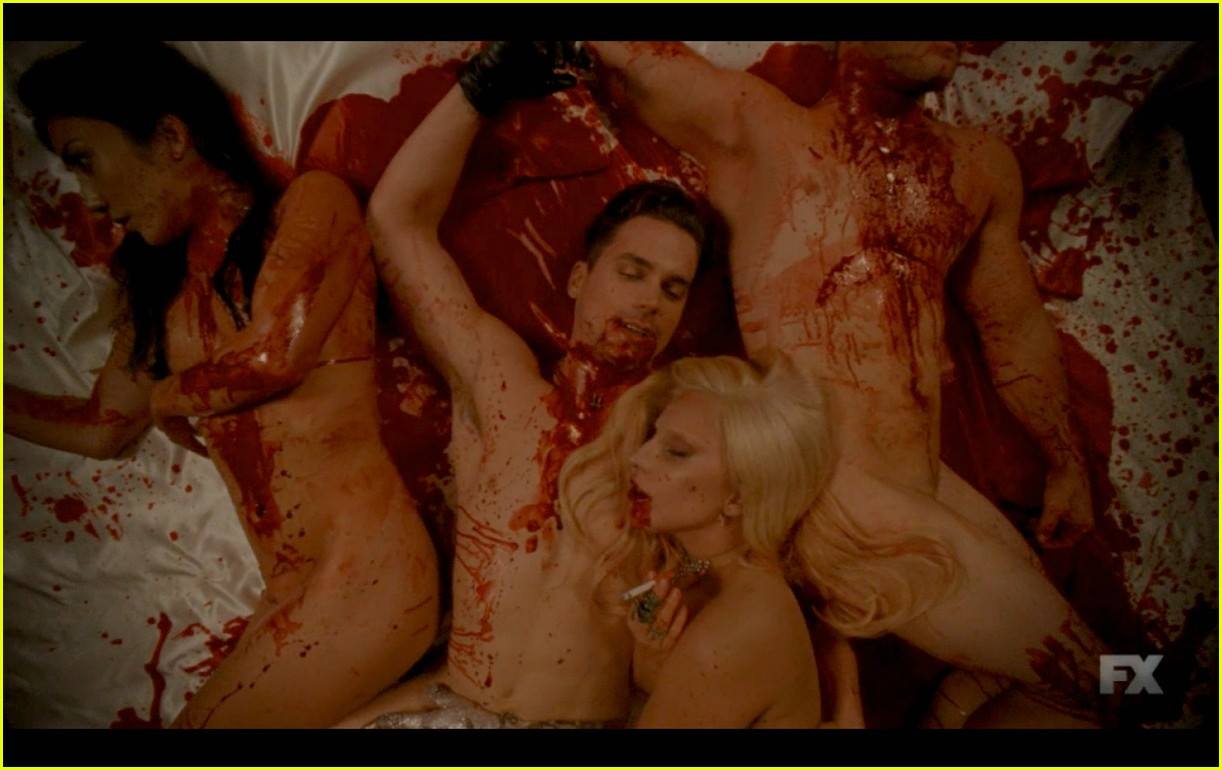 Matt Bomer e Lady Gaga insieme in AHS: le foto hot