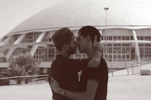 Tunisia: baci gay per rompere i tabù - bacio gay tunisia base - Gay.it