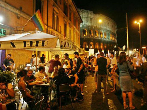 Aggressione vicino alla Gay Street nel 2010: assolti i tre rumeni - gay street roma base 1 - Gay.it