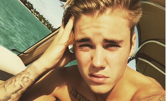 Justin Bieber nudo, come mamma lo ha fatto
