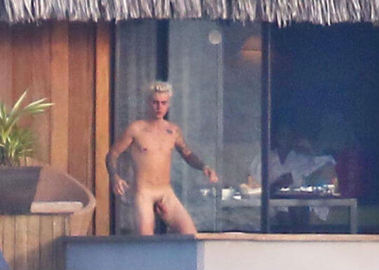 Justin Bieber nudo, come mamma lo ha fatto