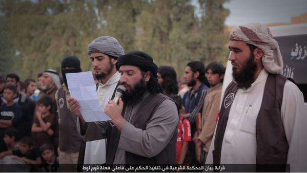 Nuova condanna a morte dell'ISIS: le immagini shock