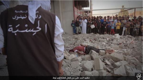 Nuova condanna a morte dell'ISIS: le immagini shock