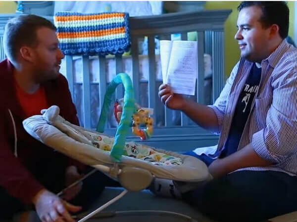 La storia di Anthony e Dom: l’amore per il loro bambino in un dolcissimo video