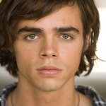 Reid_Ewing_di_modern_family_gay_fa_coming_out - Thumbnail