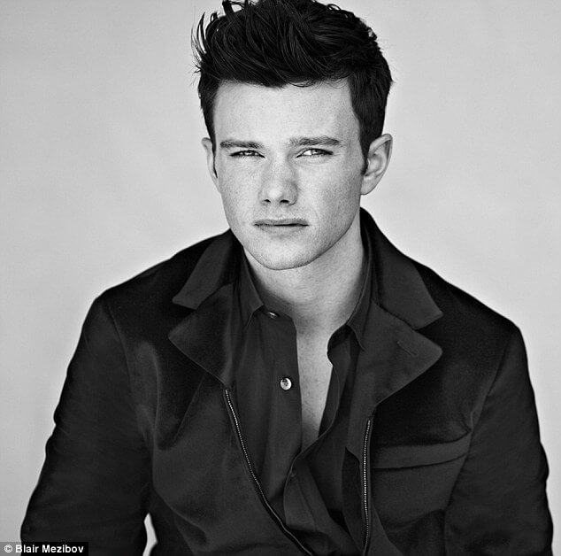 chris_colfer_kurt_di_glee_in_ab_fab_the_movie_