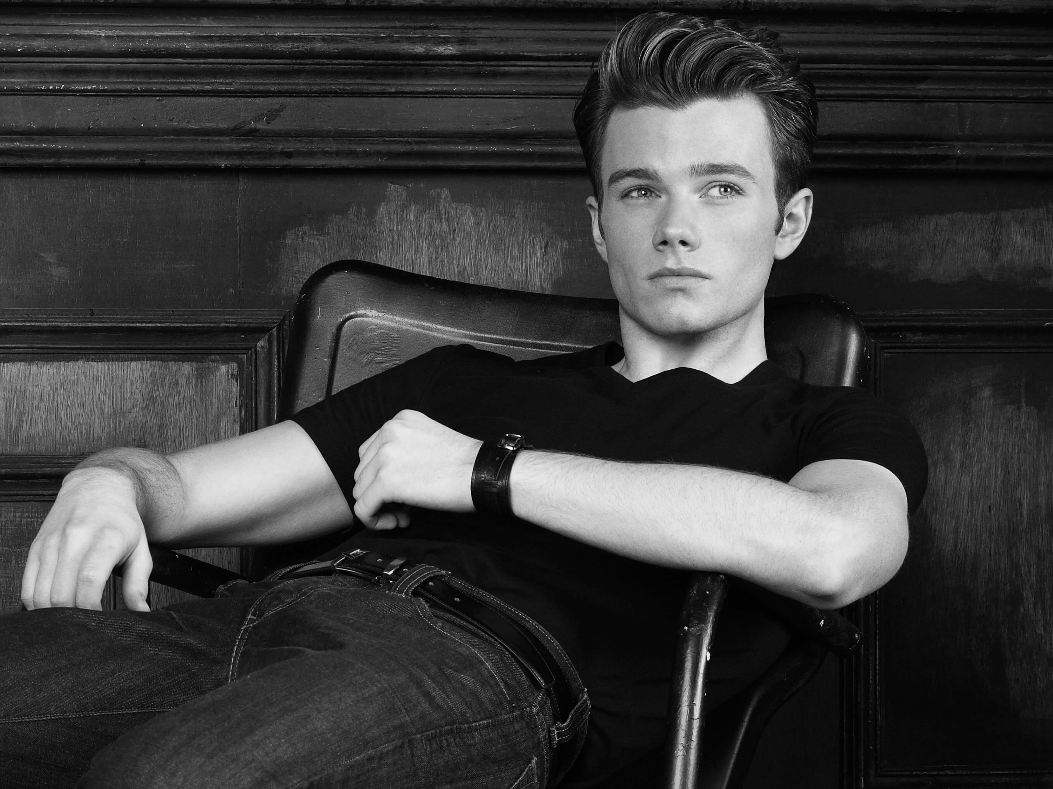 chris_colfer_kurt_glee_in_ab_fab_the_movie_sexy