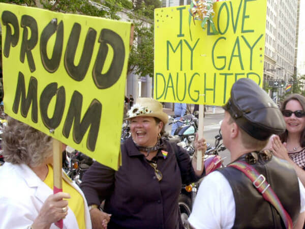 E se avessi un figlio gay? Le risposte di intervistati casuali da tutto il mondo