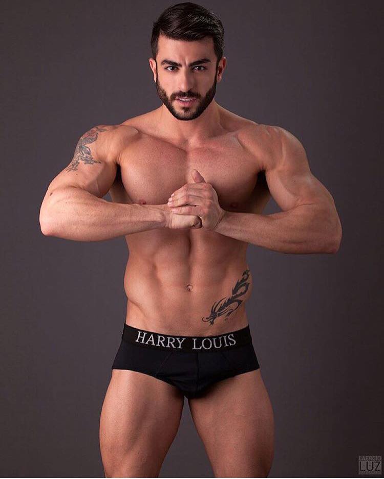 L'ex attore porno Harry Louis lancia il suo underwear