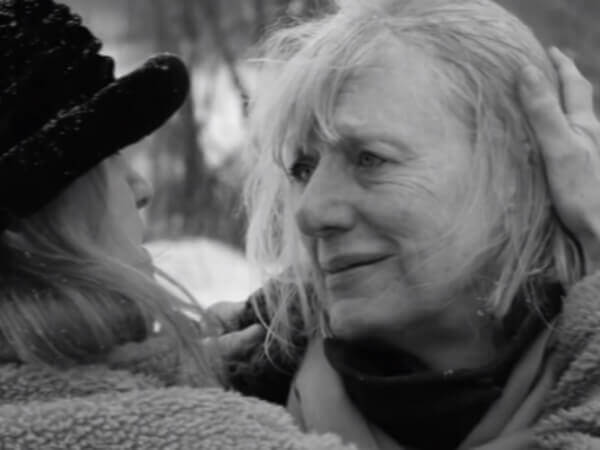 Ecco la versione lesbo drama del video “Hello” di Adele