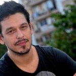 Gli attori Bruno Gagliasso e João Vicente si baciano in diretta in Brasile - Thumbnail