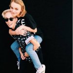 Lily Rose, figlia di Johnny Depp, fa coming out e sostiene i diritti LGBTQ - Thumbnail
