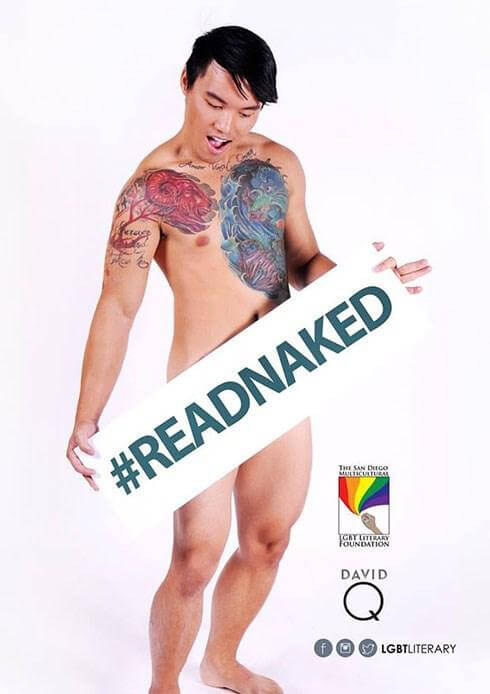 Modelli nudi per un originale invito a leggere libri