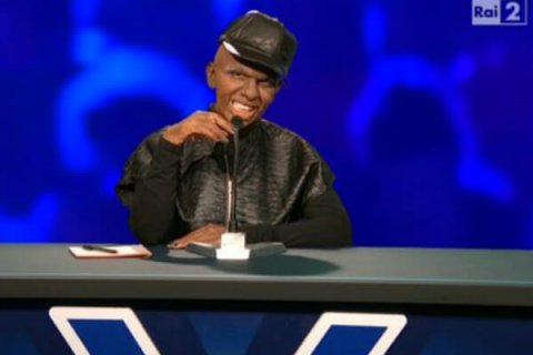 L'imitazione di Skin degli Skunk Anansie da parte di Lucia Ocone: da vedere - skin lucia ocone imitazione1 - Gay.it