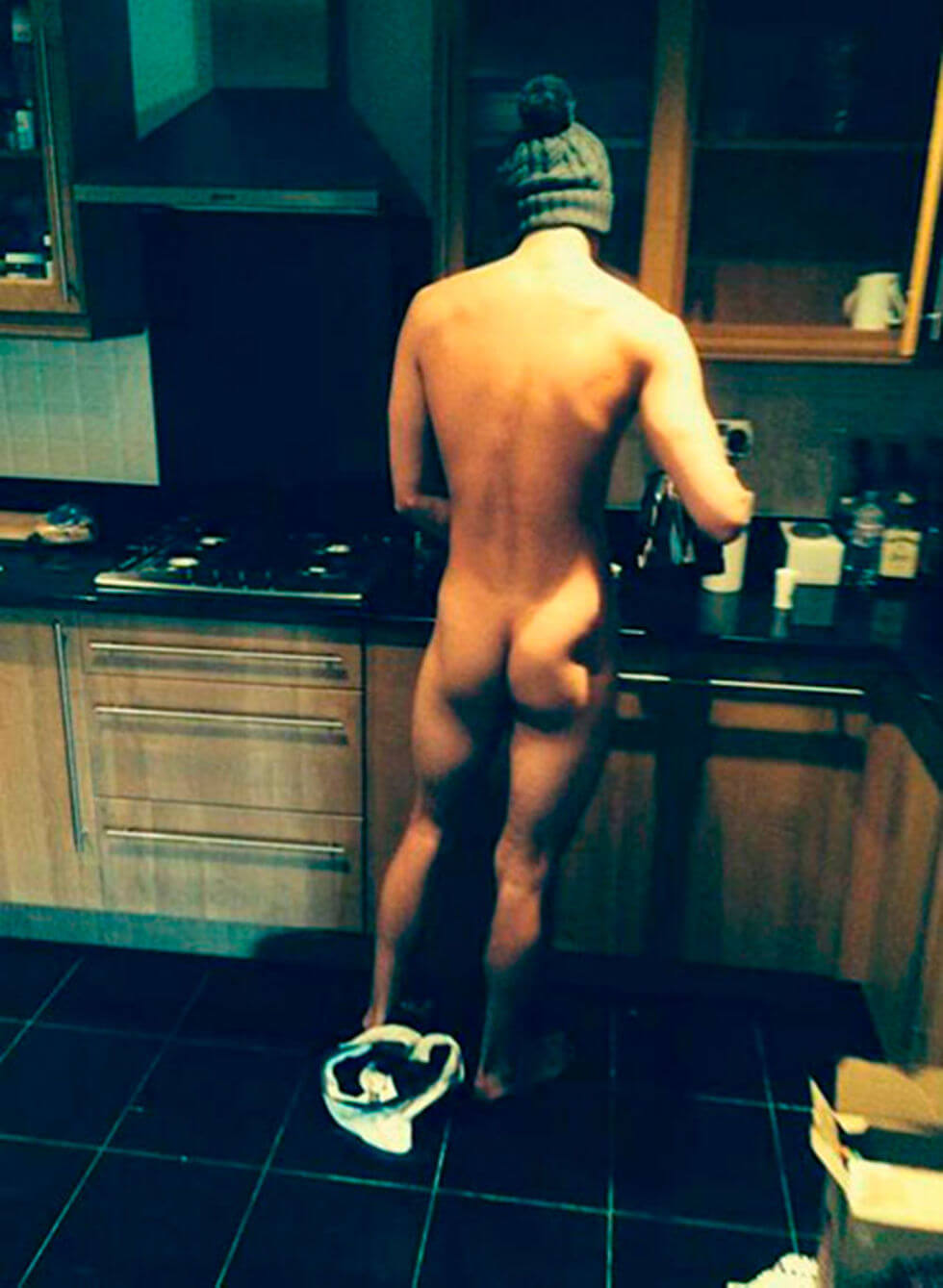 5_seconds_of_summer_culo_calum_hood