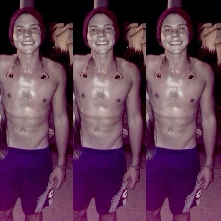 5_seconds_of_summer_nudi_ashton_irwin