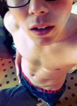 5_seconds_of_summer_nudi_ashton_irwin_sexy