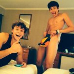 5_seconds_of_summer_nudi_calum_hood - Thumbnail