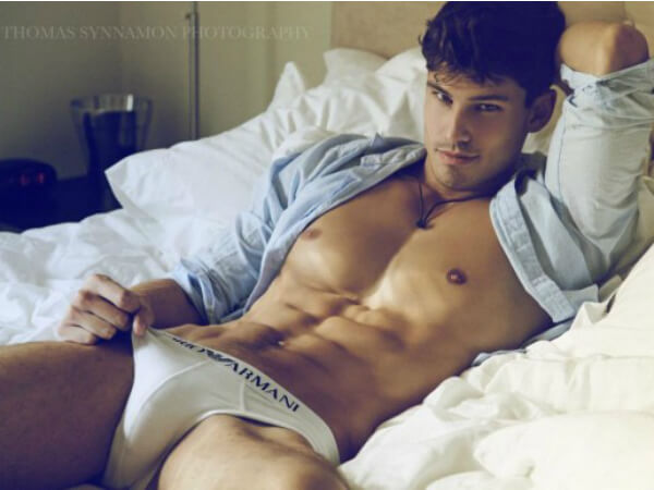 Il sexy Bernardo Arriagada dal Cile per Emporio Armani - Bernardo Arriagada big bulge1 - Gay.it