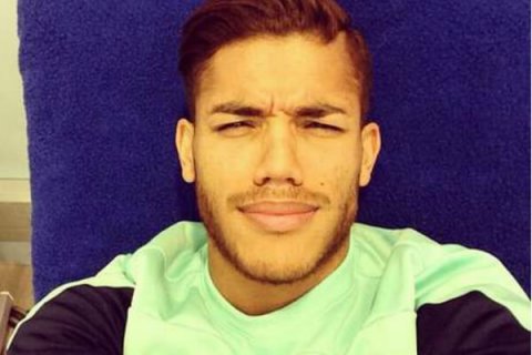 Jonathan_dos_Santos_calciatore_nega_di_essere_gay