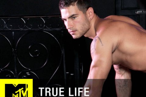 L'intervista a Luke, (Vadim Black), di MTV 'True Life: Gay For Pay Pornstar' - Luke vadim black mtv true life gay for pay pornstar locandina 1 - Gay.it