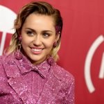 Miley Cyrus sempre più scandalosa nel suo Milky Milky Milk Tour - Thumbnail