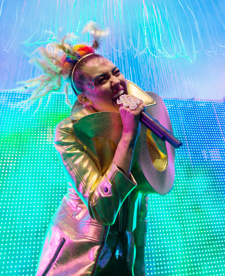 Miley_cyrus_milky_milky_milk_tour_america