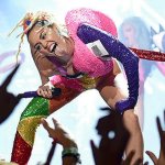 Miley_cyrus_milky_milky_milk_tour_dead_petz_tour - Thumbnail