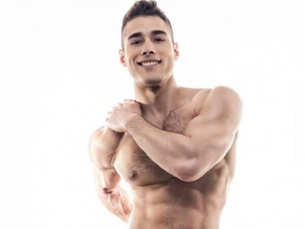 Quinton Wynn: studente, esperto di arti marziali... e sexy modello - Quinton Wynn cock 1 - Gay.it
