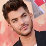 Adam Lambert: petizione omofoba contro il suo show a Singapore - Thumbnail
