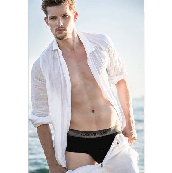 americas_next_top_model_chris_hernandez