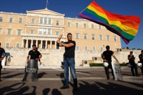 Grecia: domani in aula le unioni civili. Ecco cosa prevedono. - atene grecia base 1 - Gay.it