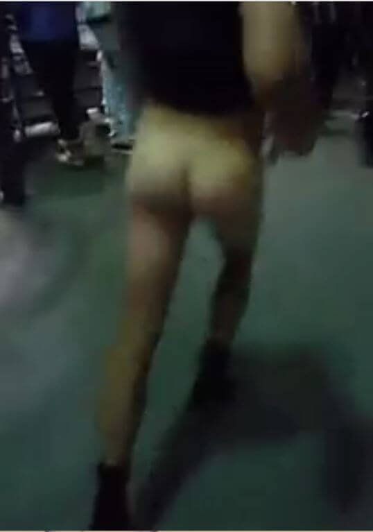 bonazzo_corre_nudo_campo_di_calcio_culo