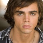 coming_out_2015_reid_ewing - Thumbnail
