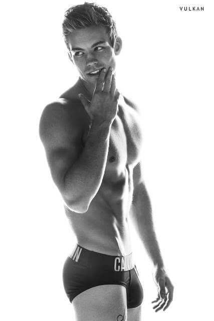 dustin_mcneer_americas_next_top_model_pacco