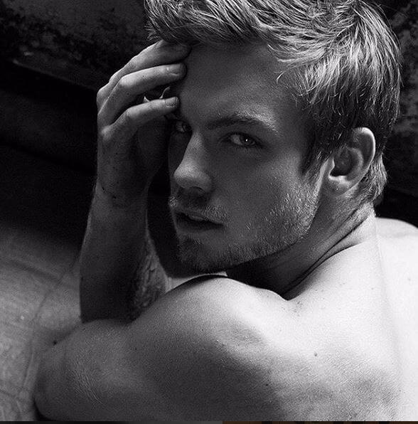 dustin_mcneer_americas_next_top_model_schiena