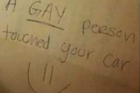 gay_anonimo_contro_adesivi_omofobi