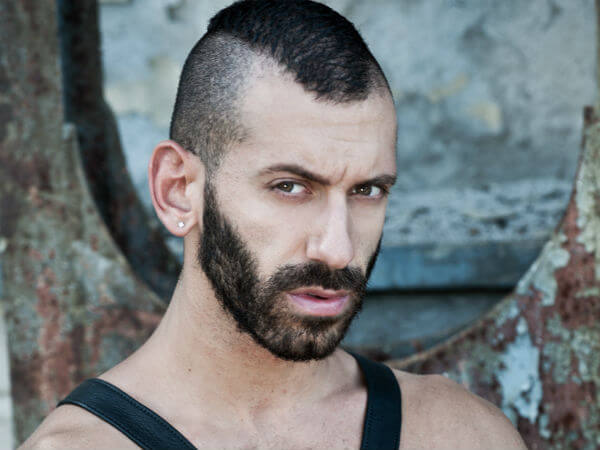 La dura vita di un pornoattore: il bareback paga di più