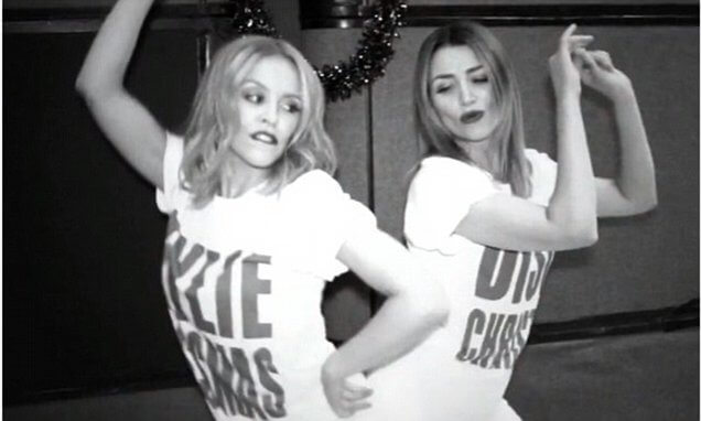 kylie_minogue_christmas_with_dannii_minogue_studio