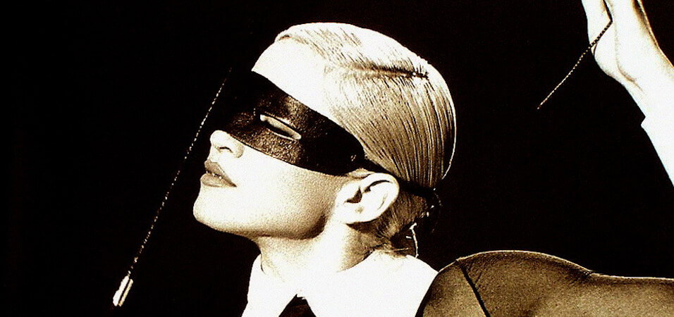 madonna_erotica_dita