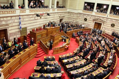In Grecia prosegue la discussione sulle unioni civili senza adozioni - parlamento greco 1 - Gay.it