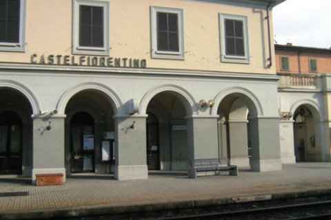 Preso a sassate alla stazione di Castelfiorentino perché gay - stazione castelfiorentino 1 - Gay.it