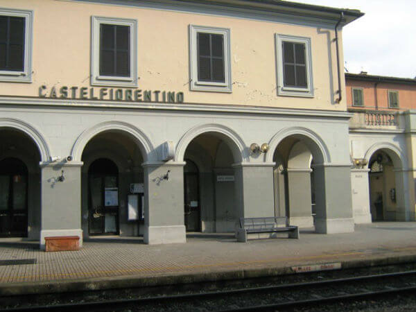 Preso a sassate alla stazione di Castelfiorentino perché gay