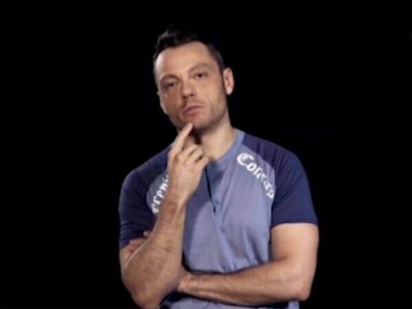 Tiziano Ferro parla di omosessualità e si commuove