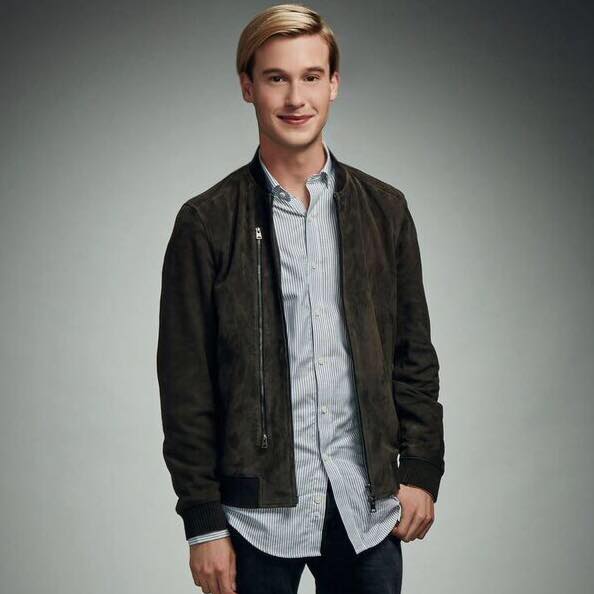 tyler_henry_hollywood_medium_gay