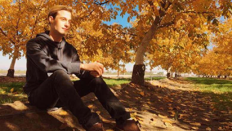 tyler_henry_hollywood_medium_gay