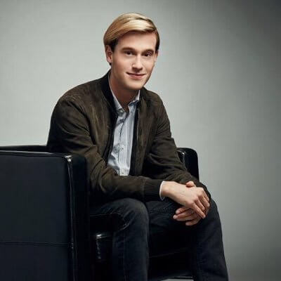 tyler_henry_hollywood_medium_gay