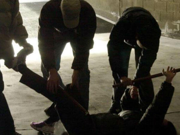 Omofobia a Pinerolo (TO): picchiato uomo perché gay